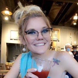 Meet your Posher, Kaitlyn